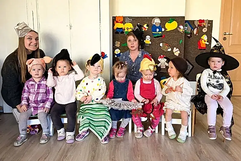 День Театра в младшей группе День Театра в младшей группе, малыши позируют в костюмах