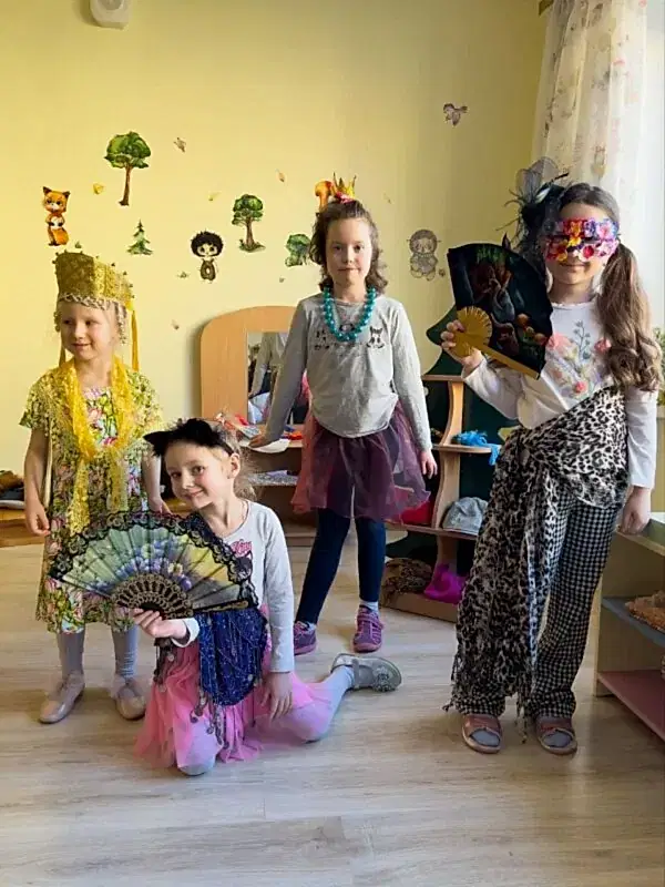 Принцессы на день Театра День Театра у маленьких принцесс